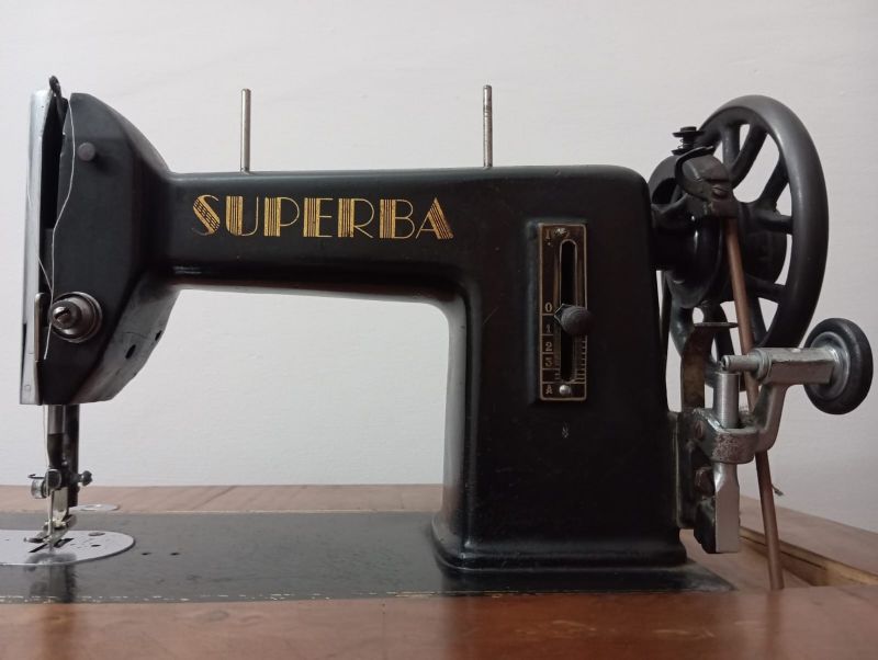 Shitet makine qepese superba per punime artizanale dhe manuale, makine qepese vintage gjermane me vlere, makine qepese superba per arredim vintage, superba sewing machine albania vintage, makine qepese artizanale me vlere
